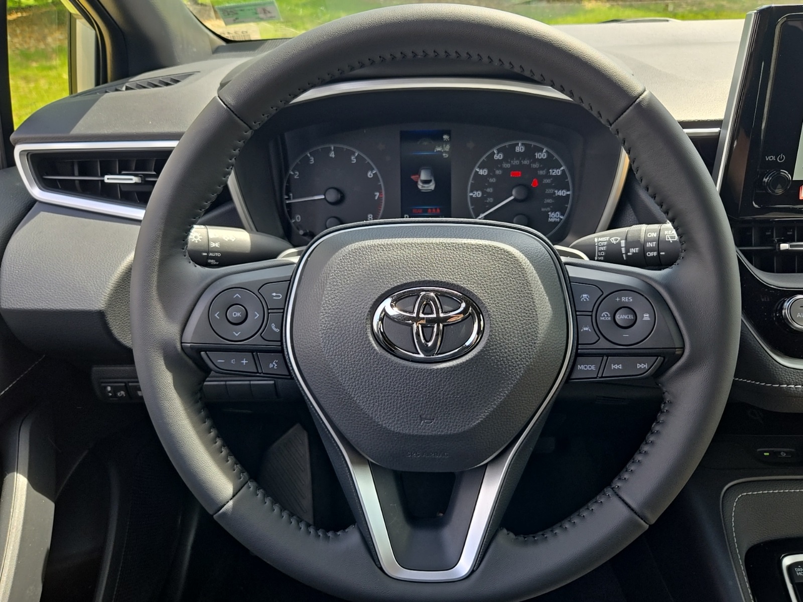 Vehicle image 18 of 40
