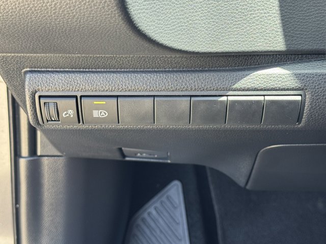 Vehicle image 20 of 22
