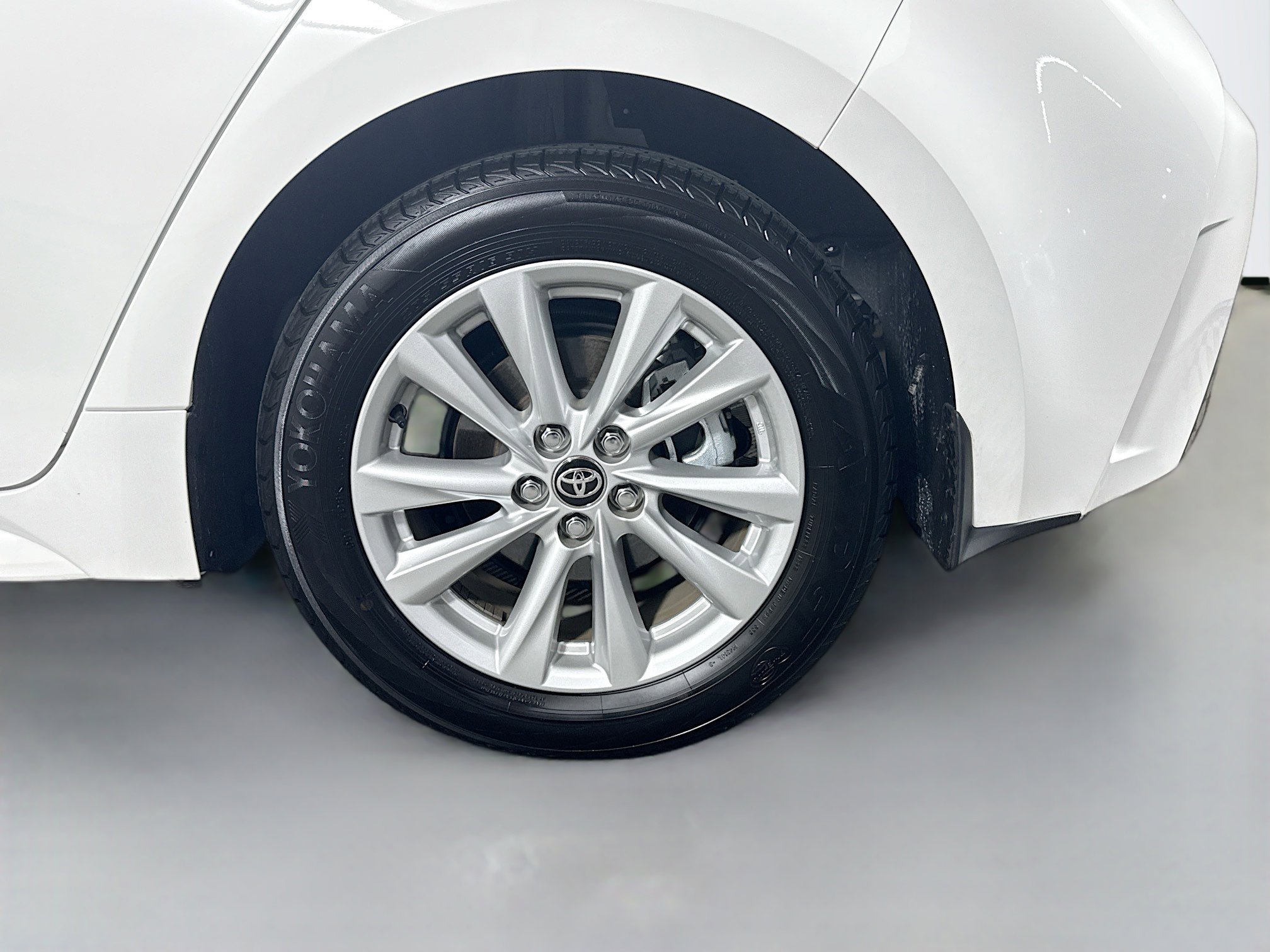 Vehicle image 27 of 28