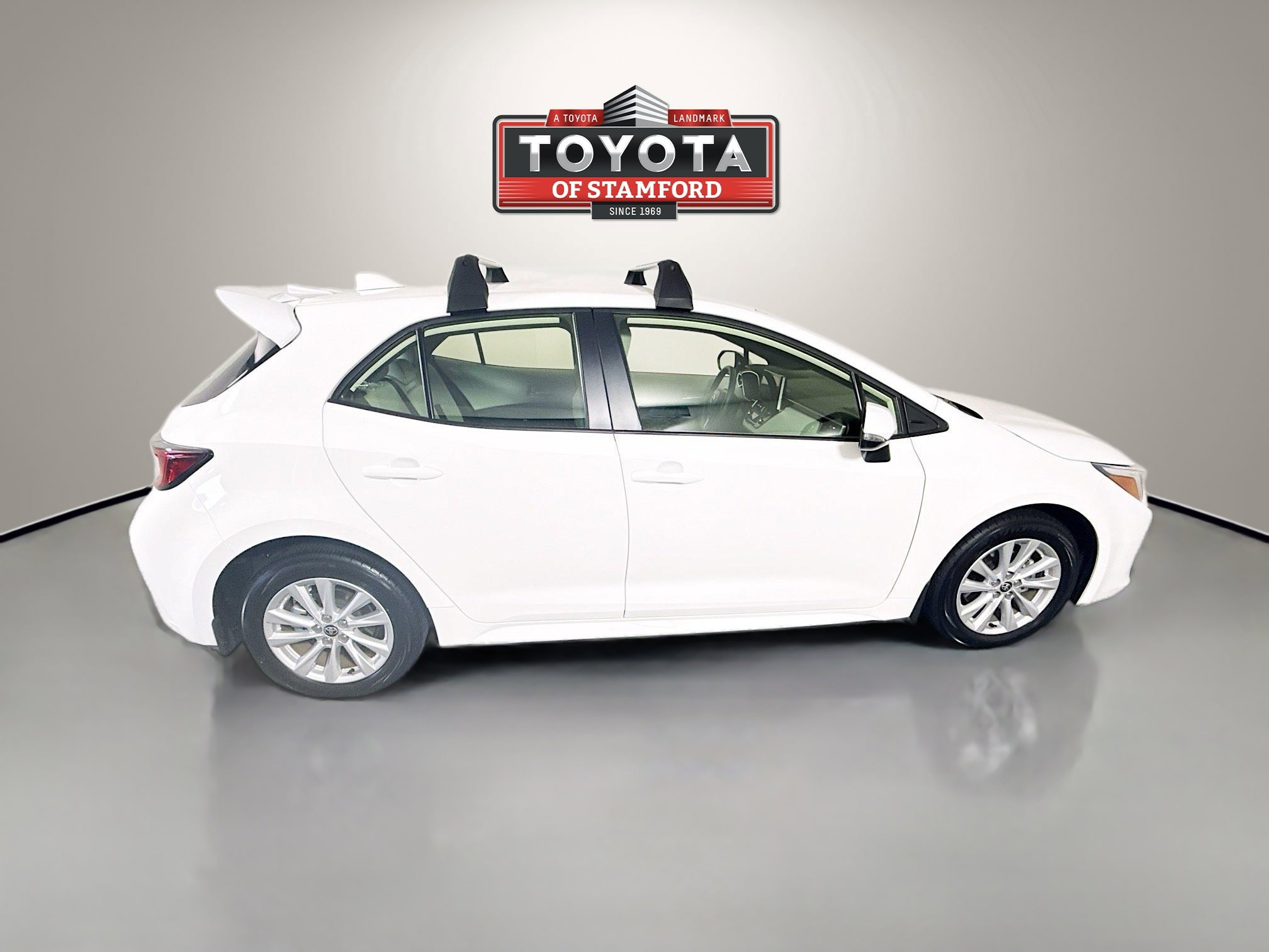 Vehicle image 4 of 28