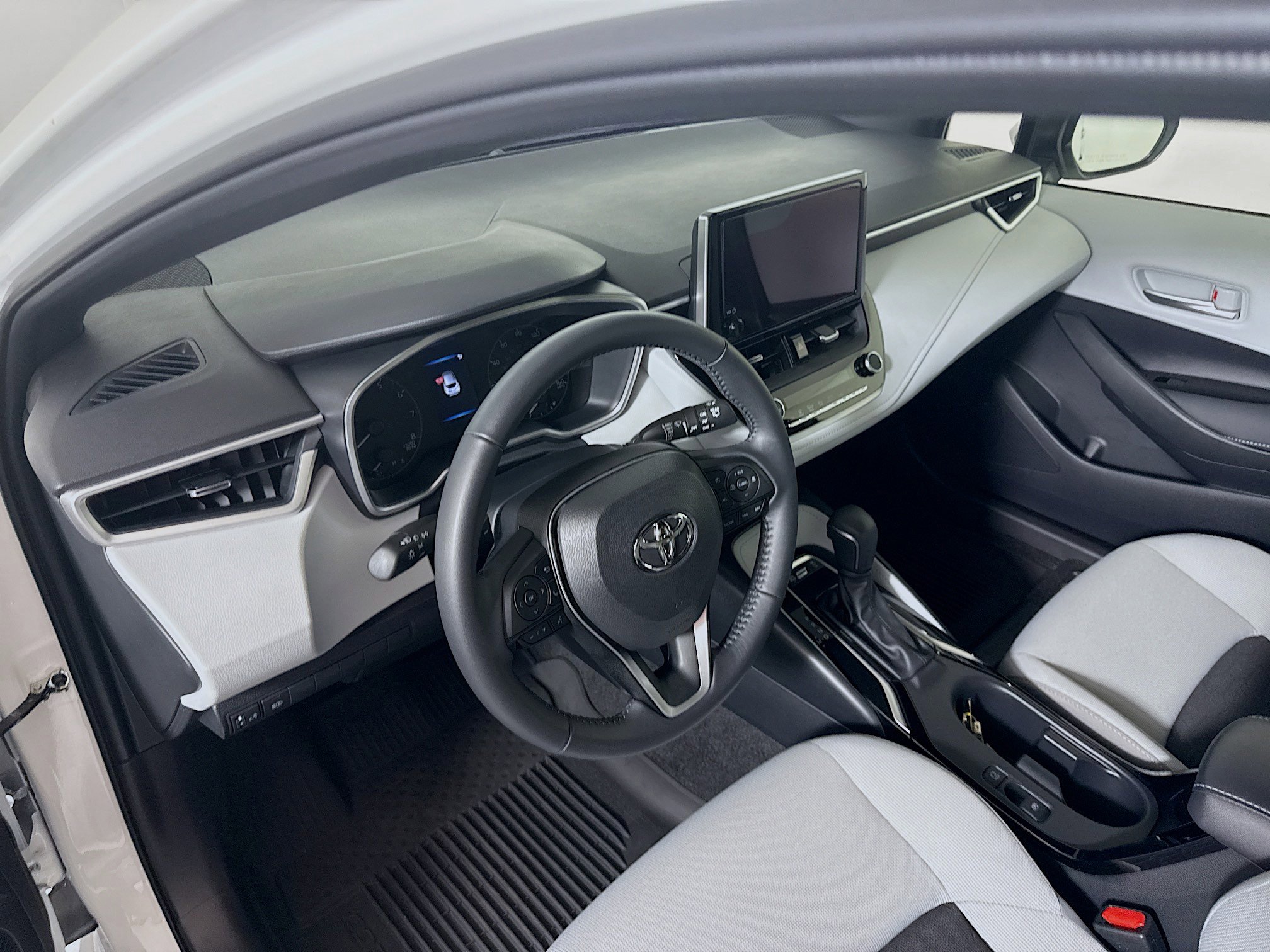 Vehicle image 9 of 28