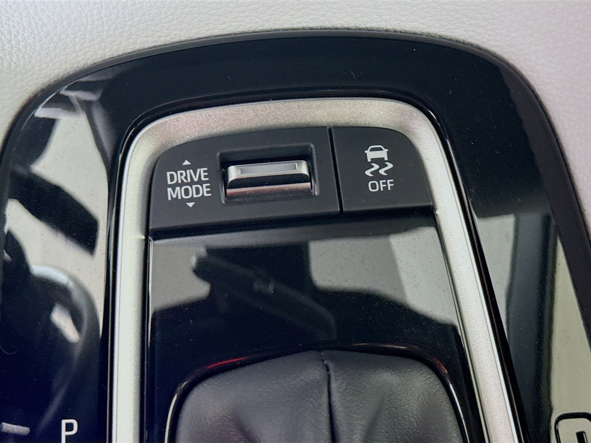 Vehicle image 10 of 28