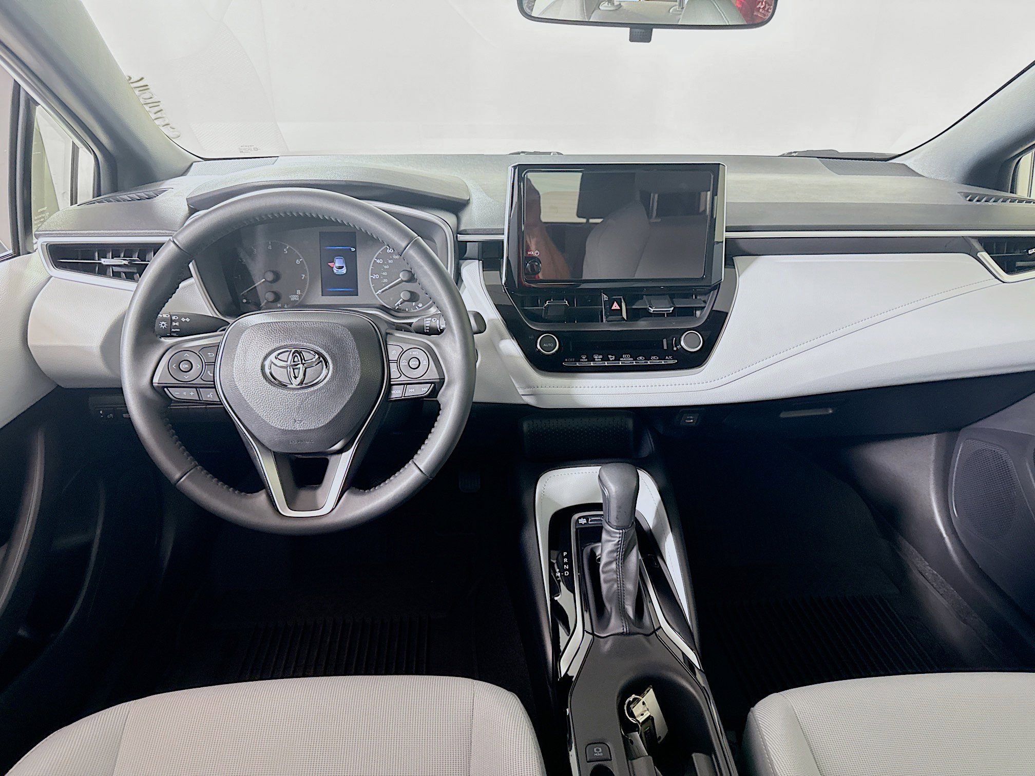 Vehicle image 21 of 28