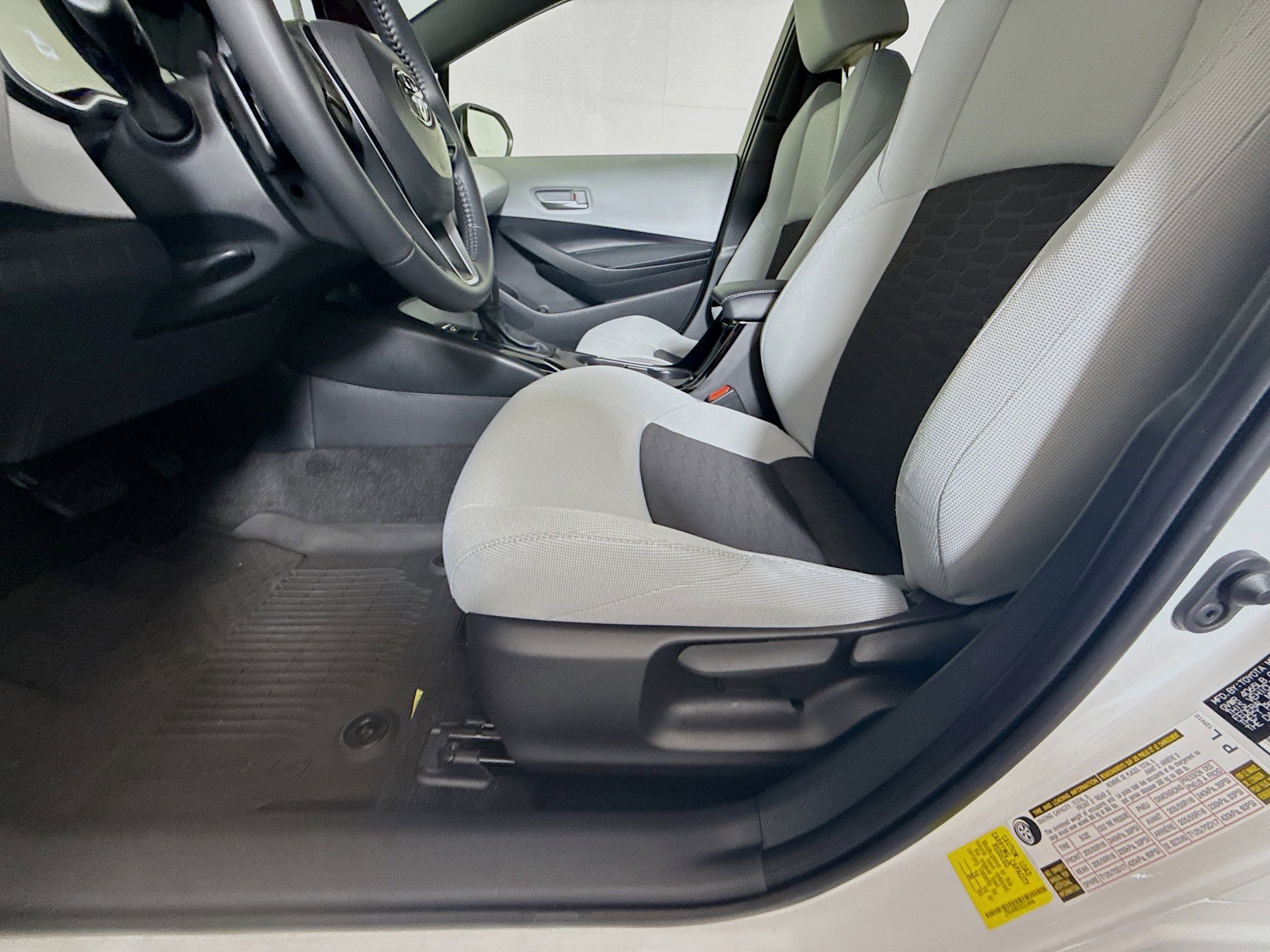 Vehicle image 11 of 28