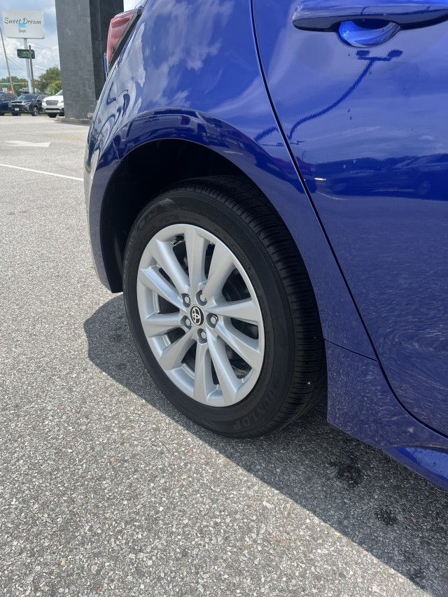 Vehicle image 9 of 21