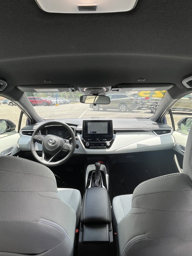 Vehicle image 13 of 21