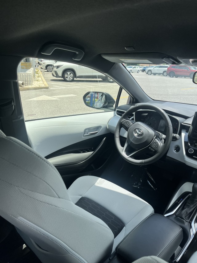 Vehicle image 14 of 21