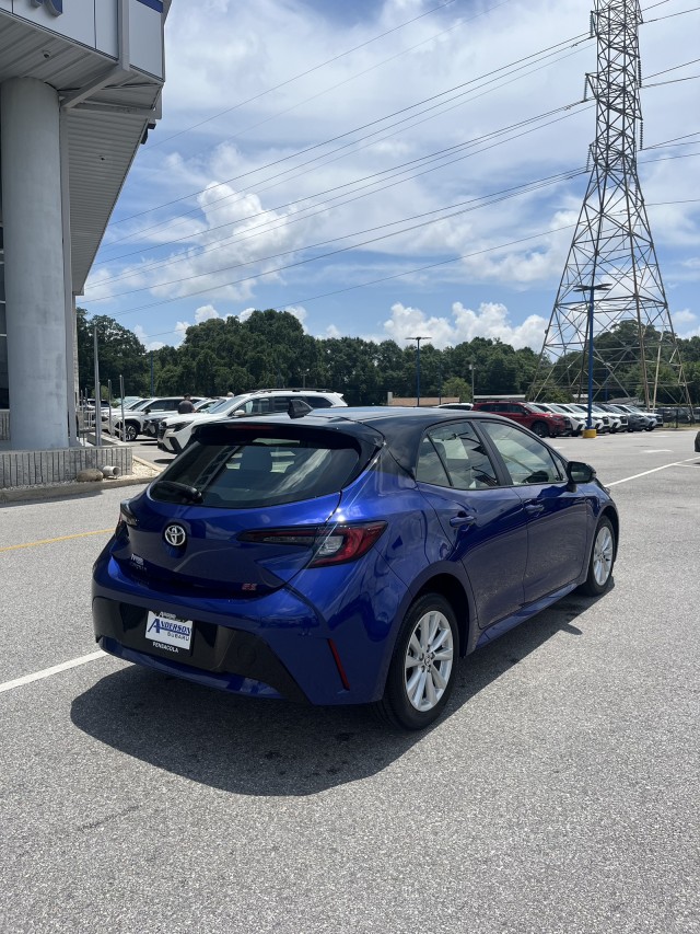 Vehicle image 4 of 21
