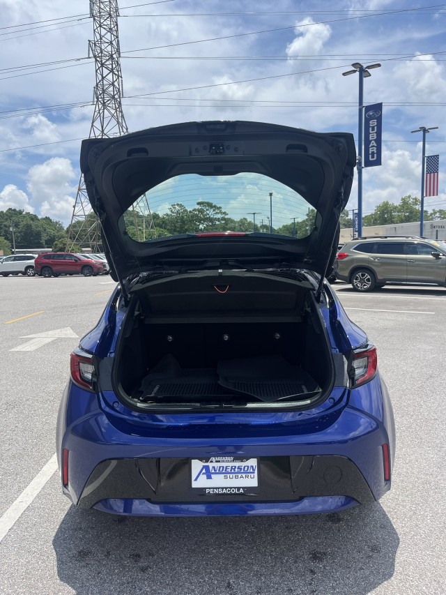 Vehicle image 10 of 21
