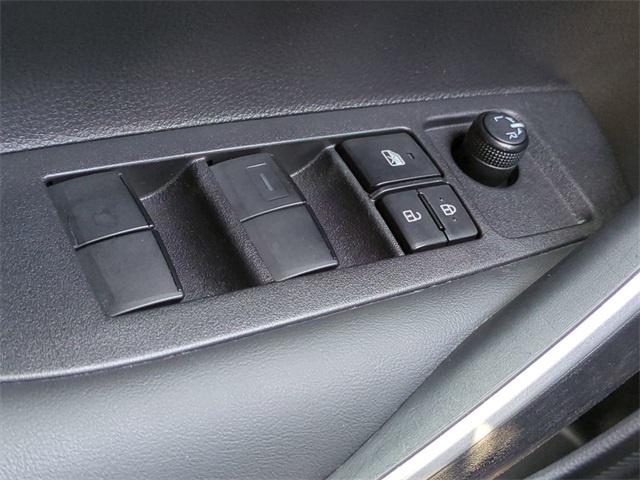 Vehicle image 21 of 26