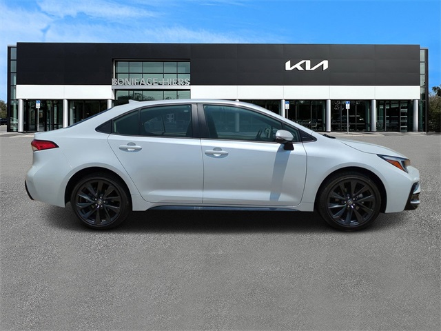 Vehicle image 4 of 26