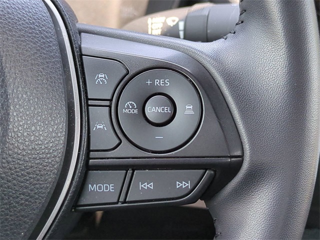 Vehicle image 23 of 26
