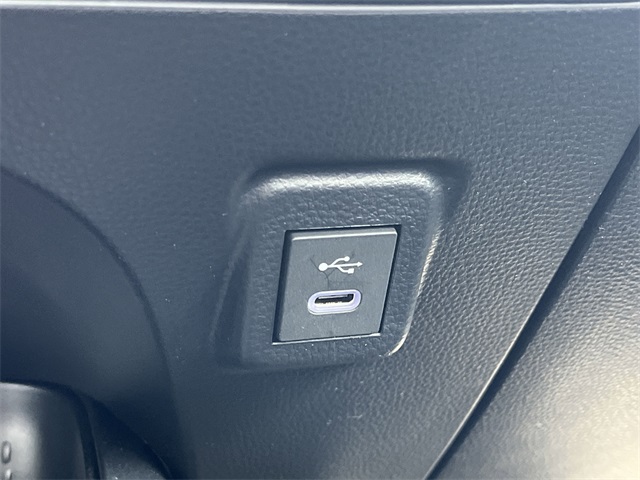 Vehicle image 10 of 27