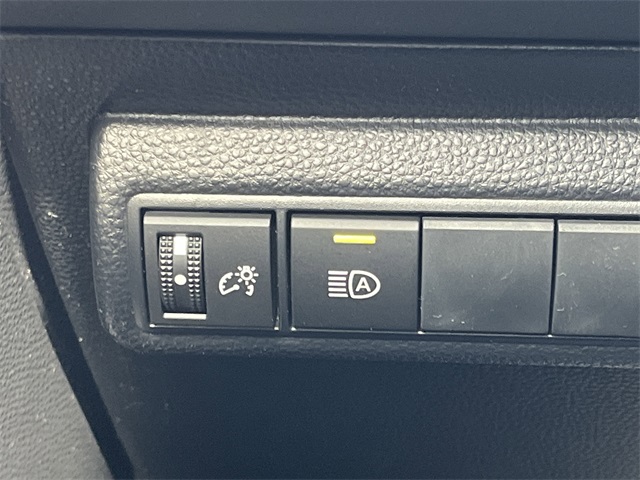 Vehicle image 17 of 27