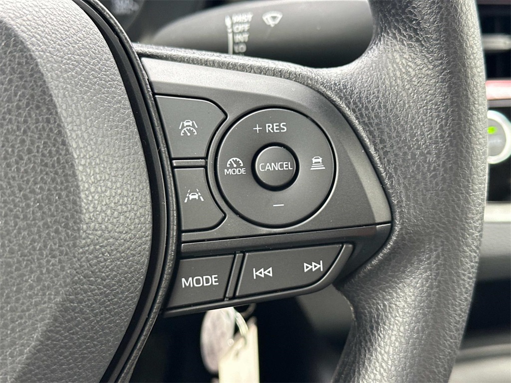 Vehicle image 21 of 38