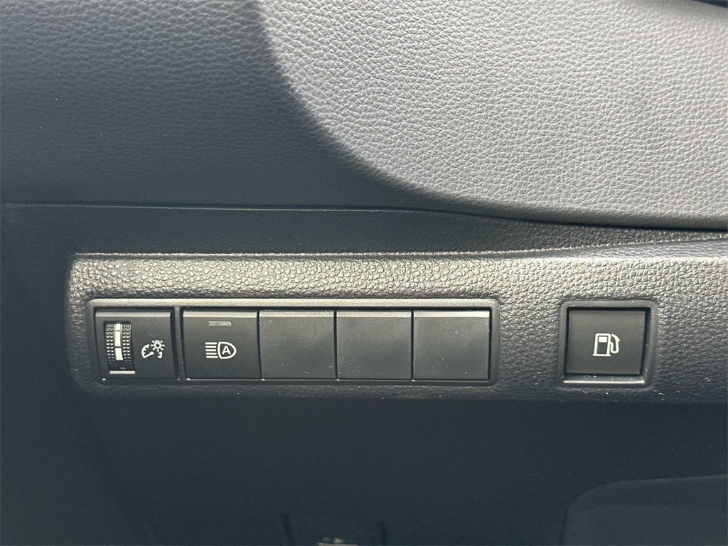 Vehicle image 24 of 38