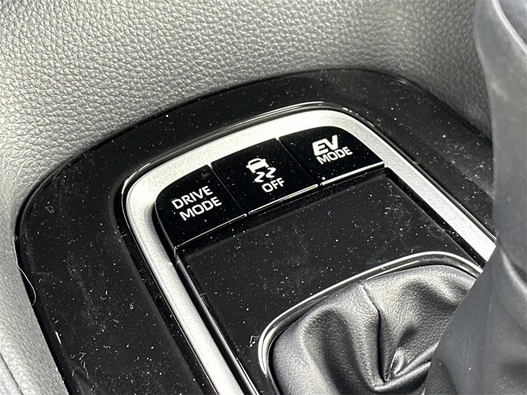 Vehicle image 28 of 38