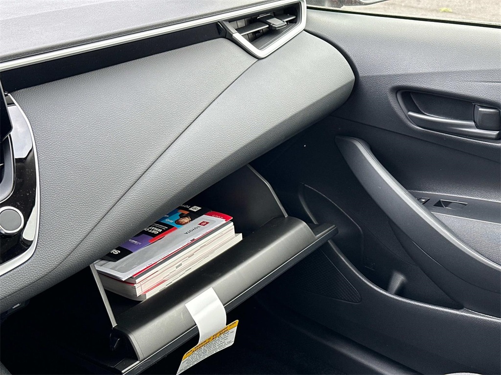 Vehicle image 32 of 38