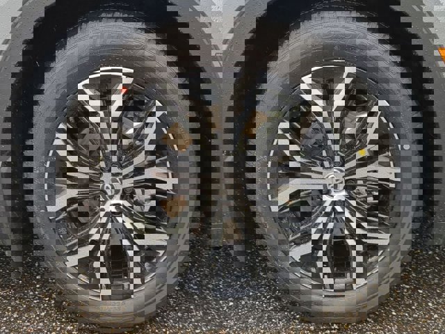 Vehicle image 10 of 26