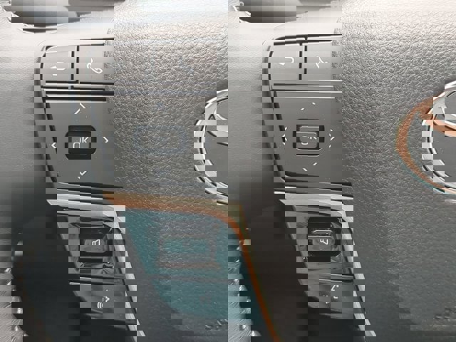 Vehicle image 23 of 26