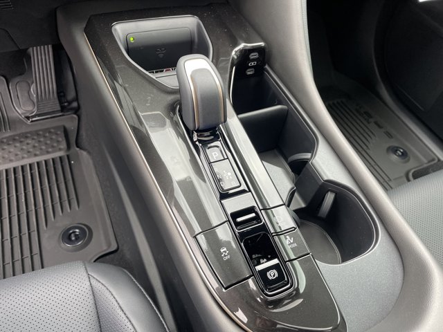 Vehicle image 26 of 28