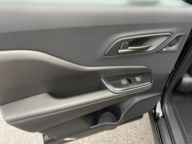 Vehicle image 13 of 28