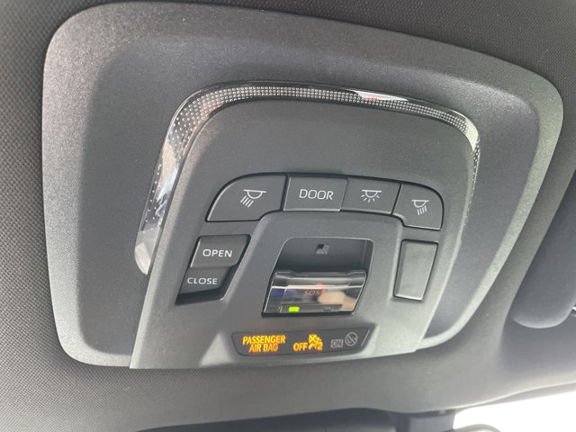 Vehicle image 22 of 28