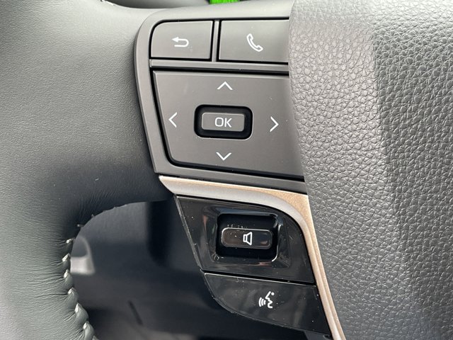 Vehicle image 19 of 28