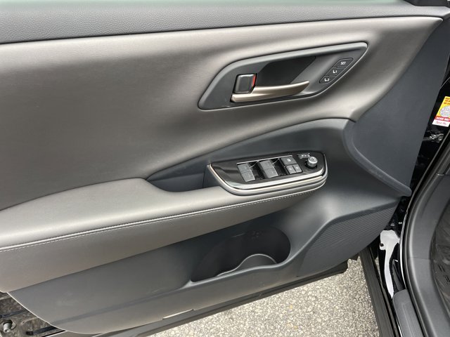 Vehicle image 11 of 28
