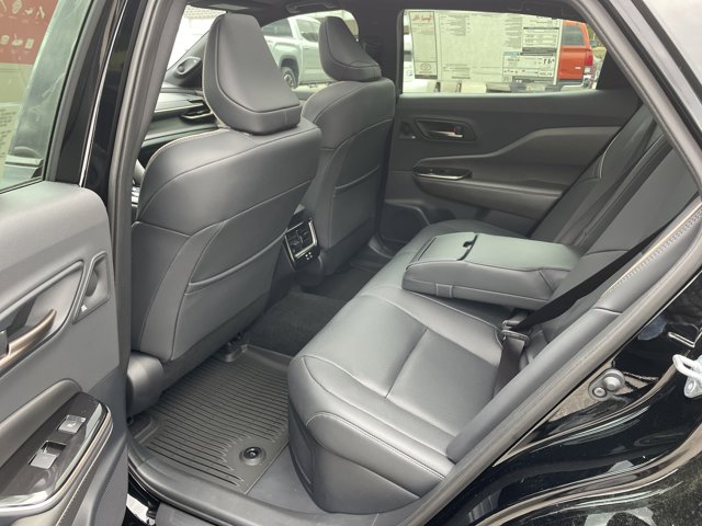 Vehicle image 12 of 28