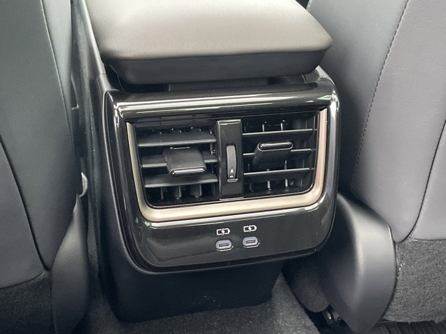 Vehicle image 15 of 28