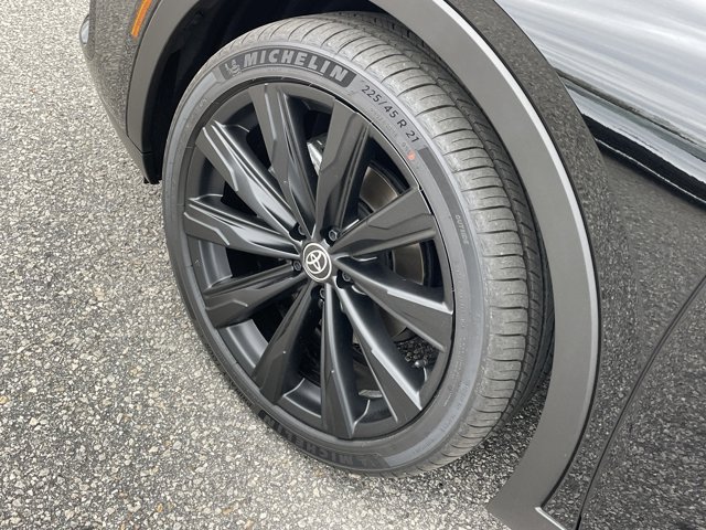 Vehicle image 27 of 28