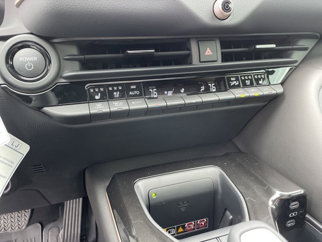 Vehicle image 25 of 28
