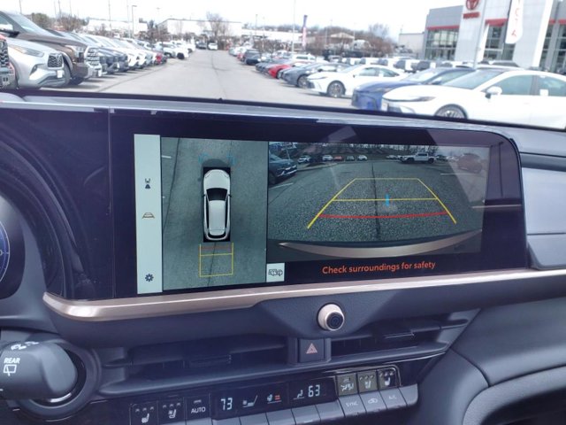 Vehicle image 20 of 23