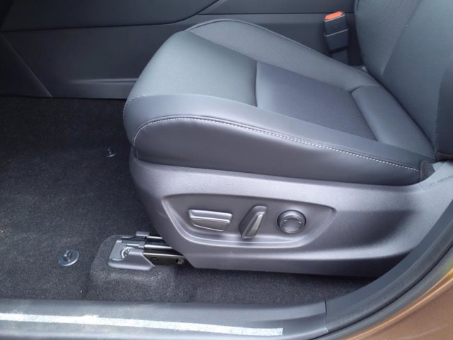 Vehicle image 13 of 23
