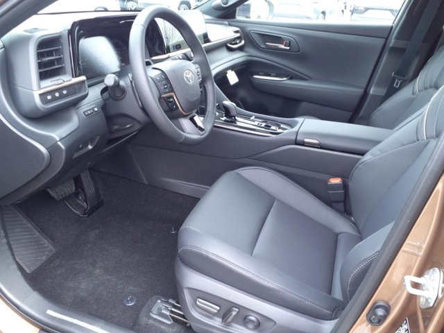 Vehicle image 10 of 23