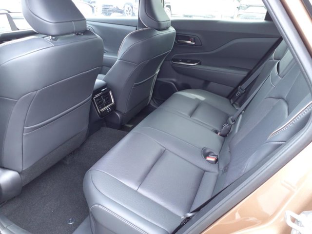 Vehicle image 14 of 23