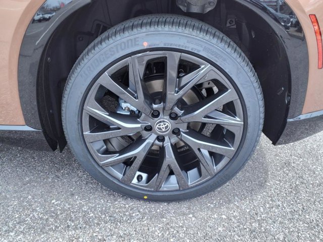 Vehicle image 16 of 23