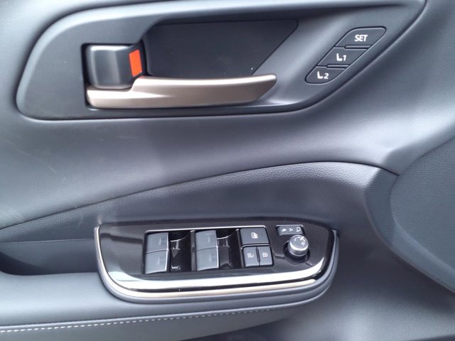 Vehicle image 12 of 23