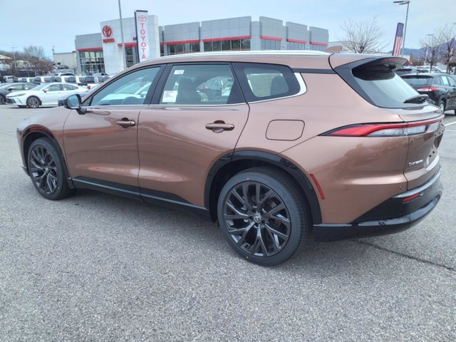 Vehicle image 8 of 23