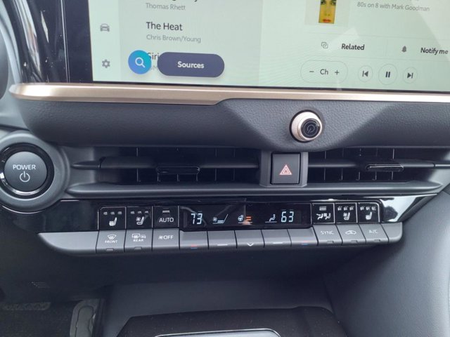Vehicle image 21 of 23