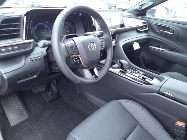 Vehicle image 11 of 23