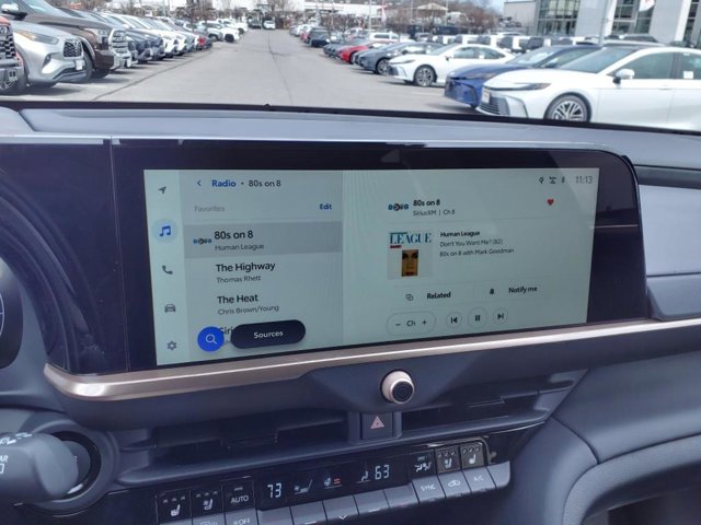 Vehicle image 19 of 23
