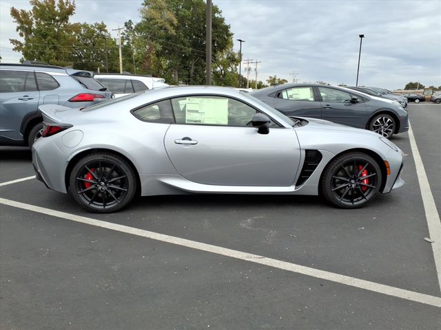 2025 Toyota GR86 Premium Image 3 of 21