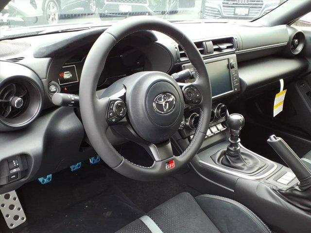 2025 Toyota GR86 Premium Image 10 of 21