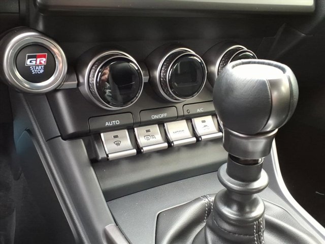 2025 Toyota GR86 Premium Image 16 of 21