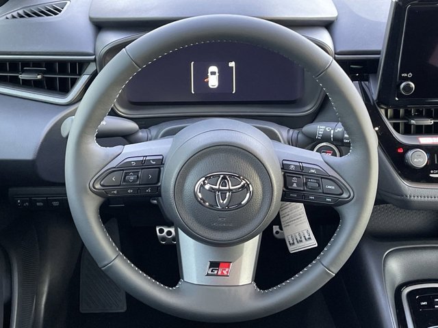Vehicle image 16 of 25