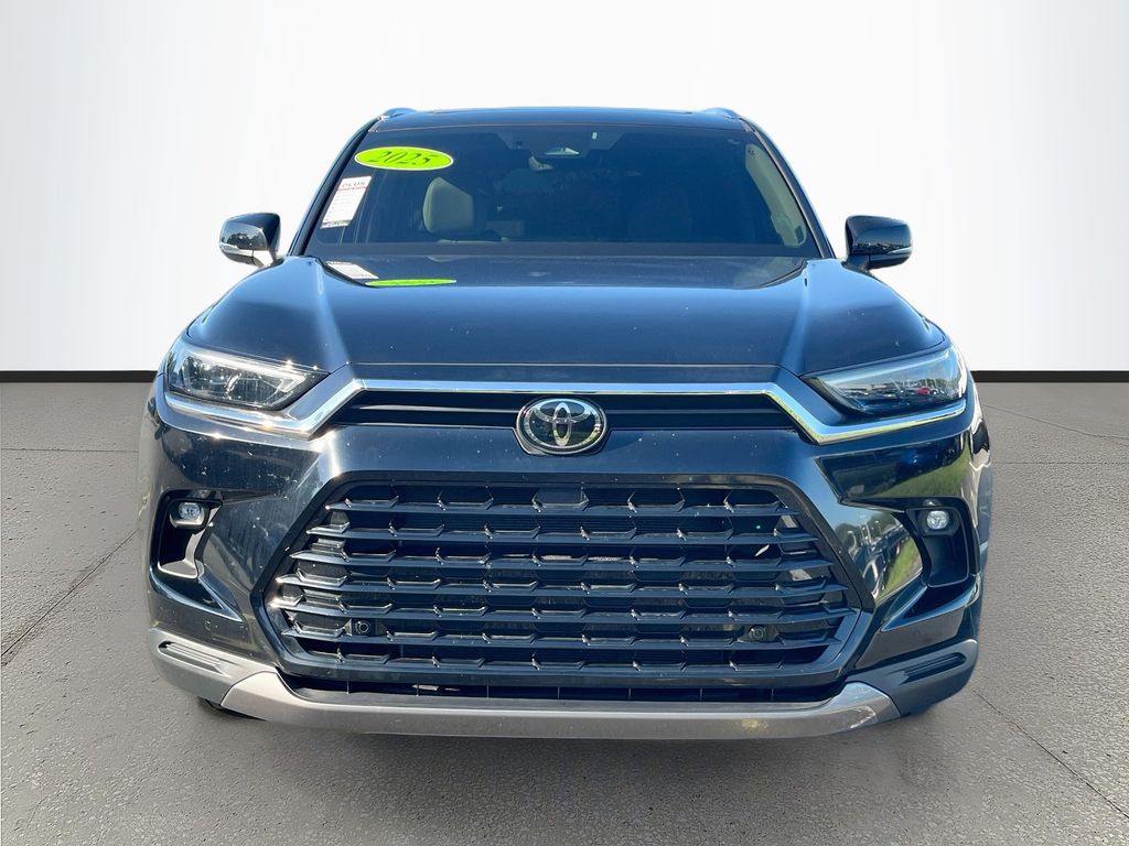 2025 Toyota Grand Highlander Limited Image 2 of 32