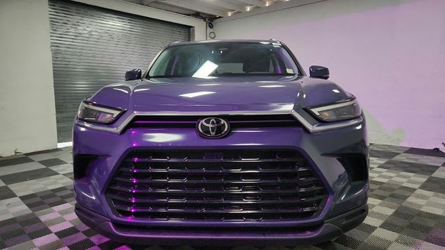 2025 Toyota Grand Highlander XLE Image 2 of 25