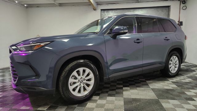 2025 Toyota Grand Highlander XLE Image 1 of 25